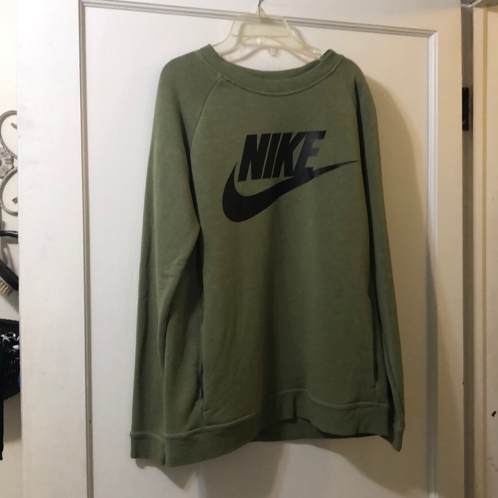 nike green logo pullover w pockets